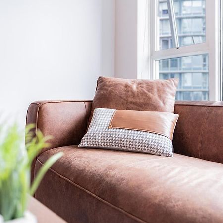 Amazing Views ! Leather Furniture ! Cozy Condo! Vancouver Exterior foto